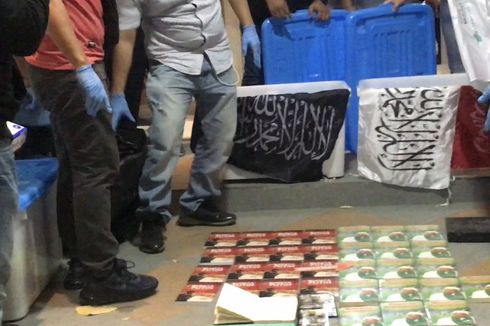 Munarman Ditangkap, Tim Densus 88 Amankan Sejumlah Buku hingga Bendera di Bekas Markas FPI