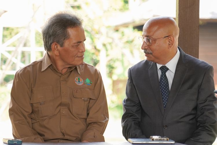 Kepala Badan Restorasi Gambut dan Mangrove (BRGM) Hartono sedang berbincang dengan Pemerintah India terkait kegiatan Percepatan Rehabilitasi Mangrove oleh BRGM.