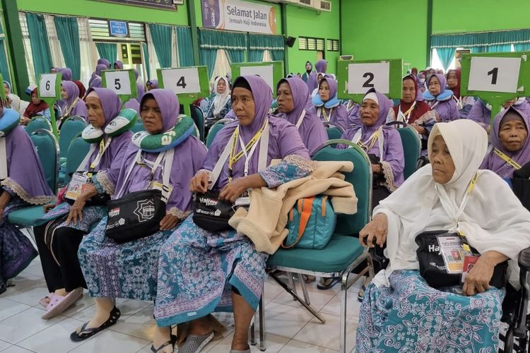 Sekitar 5.400 jemaah haji lansia akan berangkat dari Embarkasi Surabaya, Selasa (7/5/2024).