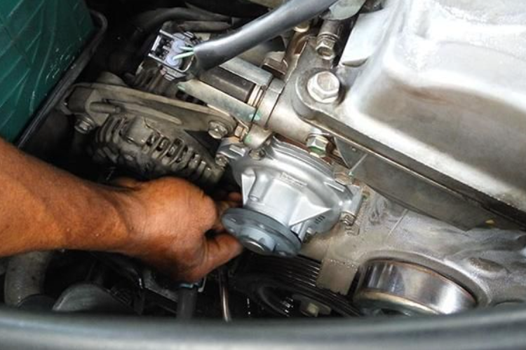 Ilustrasi pompa air pada mobil