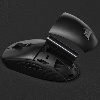 Corsair M55 versi wireless menggunakan satu buah baterai AA sebagai sumber tenaga