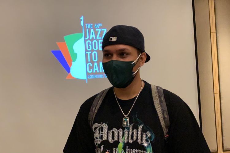 Abraham Kevin saat ditemui di konferensi pers Jazz Goes to Campus Festival 2022 di kawasan Epicentrum, Jakarta Selatan, Kamis (3/2/2022). Abraham Kevin yang diketahui merupakan jebolan Indonesian Idol 2018. Ia akan berkolaborasi dengan grup musik Jazzversity pada festival tersebut.  