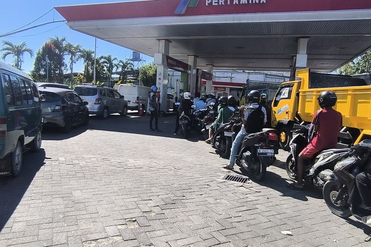 Solar dan Pertalite Antre di 8 SPBU Pamekasan, Pertamina Bantah Kurangi Kuota