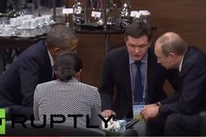 Obama dan Putin Berbicara di Tengah Lalu Lalang Orang