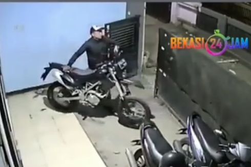 Aksi Pencurian Sepeda Motor Kawasaki KLX di Bekasi Terekam CCTV