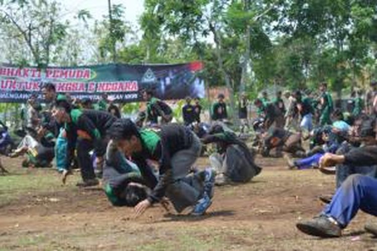 Ilustrasi: Anggota Barisan Anshor Serbaguna (Banser) Jember, Jawa Timur, saat mengikuti pendidikan dan pelatihan dasar. 