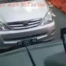 Polisi Tilang Sopir Avanza yang Masuk Jalur Bus BST di Solo