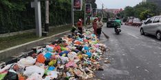 DLH Semarang Minta Maaf, Tumpahan Sampah di Jalan Sultan Agung Cepat Dibersihkan