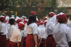 Nadiem: Sekolah Tak Boleh Wajibkan Siswa Berseragam Model Pakaian Agama Tertentu