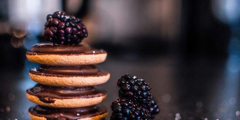 Resep Biskuit Lapis Cokelat untuk Isi Stoples Camilan di Rumah - Vimarsana News