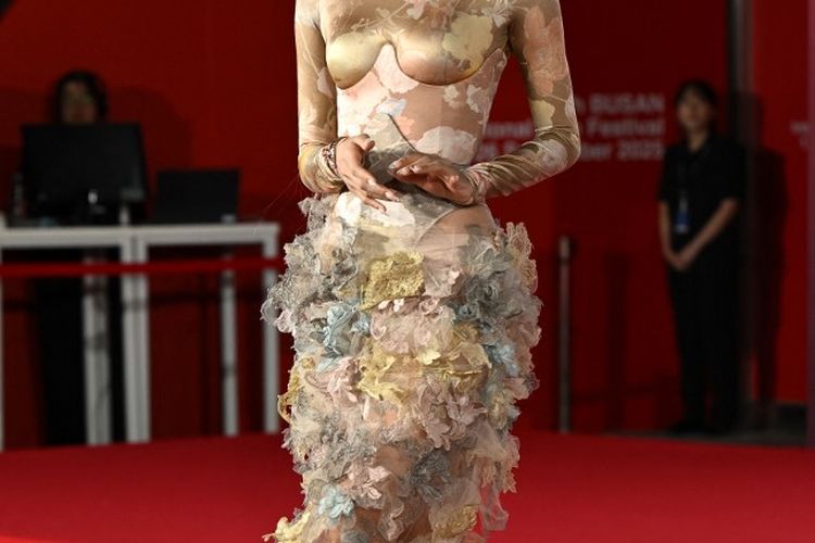 Lisa Blackpink menghadiri opening Busan International Film Festival 2025 di Busan Cinema Center, Busan, Korea Selatan, pada Rabu (17/9/2025).