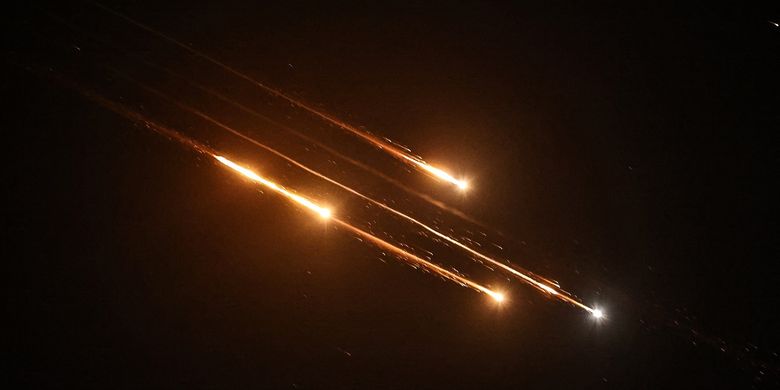 Iran Luncurkan Serangan Rudal ke Israel: Targetkan Pusat Teknologi Beersheva, Ketegangan Meningkat!