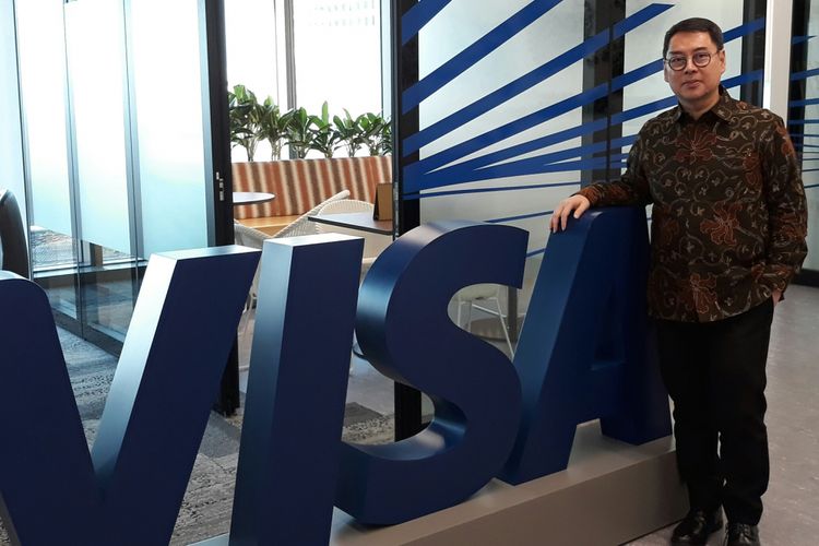 Presiden Direktur PT Visa Worldwide Indonesia Riko Abdurrahman di Kantor Visa Indonesia.