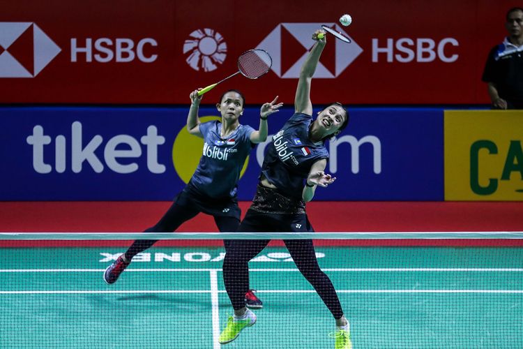 Pasangan ganda putri Indonesia, Della Destiara/Rizki Pradipta pada babak pertama turnamen bulu tangkis Blibli Indonesia Open 2019 di Istora Senayan, Jakarta, Rabu (17/7/2019). .