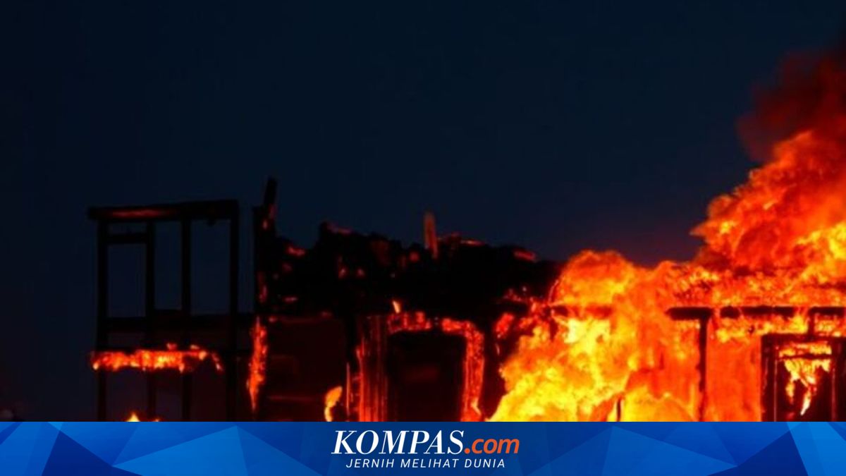 Kebakaran di Panjer Denpasar, berawal dari Bakar Sampah, Gudang dan Mobil Jip Hangus Dilalap Api
