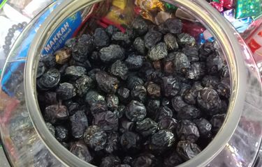 Jenis kurma nabi atau kurma ajwa yang identik dengan kurma kesukaan Rasulullah, dijual di Pasar Tanah Abang Blok B, Rabu (23/5/2018).