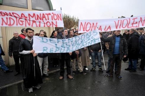 Muslim Perancis Cemas Jadi Sasaran Kekerasan Pasca-serangan 