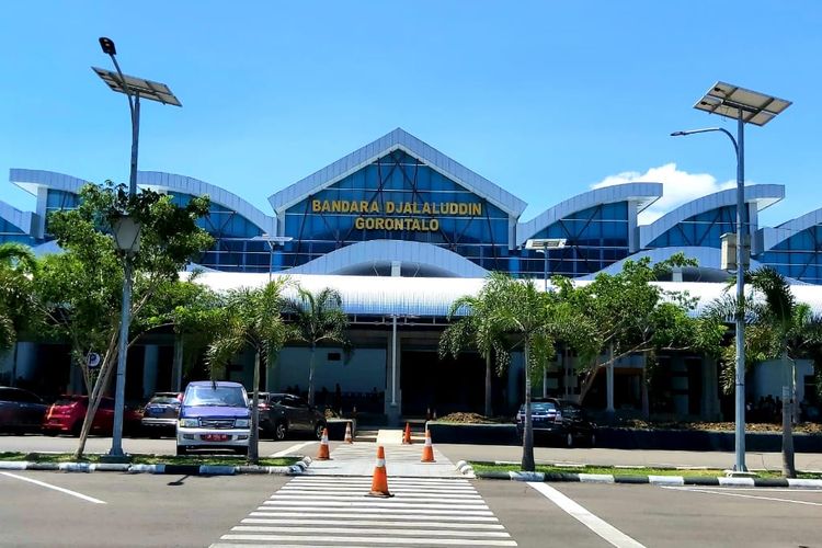 Gedung terminal Bandara Djalaluddin Gorontalo.