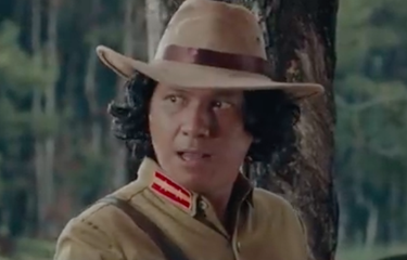 Cuplikan adegan Gading Marten dalam trailer film Naga Bonar Reborn.