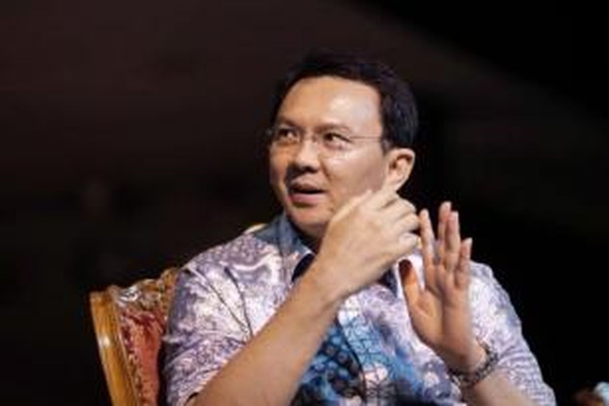 Gubernur DKI Jakarta Basuki Tjahaja Purnama menjadi pembicara di acara Kompasianival 2014 di Gedung Sasono, Taman Mini Indonesia Indah, Jakarta, Sabtu (22/11/2014). Acara yang berlangsung hingga pukul 22.00 ini menghadirkan puluhan komunitas, grup band hingga sejumlah pembicara. KOMPAS IMAGES/RODERICK ADRIAN MOZES