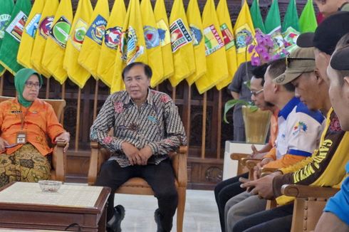 Ratusan Buruh Jateng Berunjuk Rasa Tolak Keputusan UMK 2024 Rendah hingga Pukul 09.00 Malam