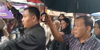 Mata Sembab, Najwa Shihab Berjalan Tegar Usai Shalatkan Jenazah Sang Suami