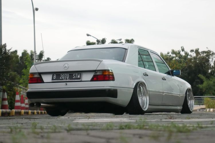 Mercedes-Benz 1991 seri 230E