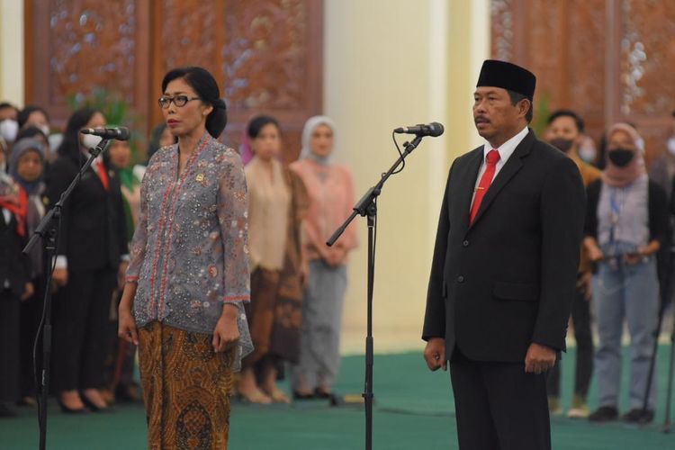 Sekretaris Jenderal (Sekjen) DPR RI Indra Iskandar melantik dua Pejabat Pimpinan Tinggi Madya di lingkungan Sekretariat Jenderal (Setjen) DPR RI, Suprihartini yang ditetapkan sebagai sebagai Deputi Persidangan dan Nana Sudjana sebagai Inspektur Utama.
