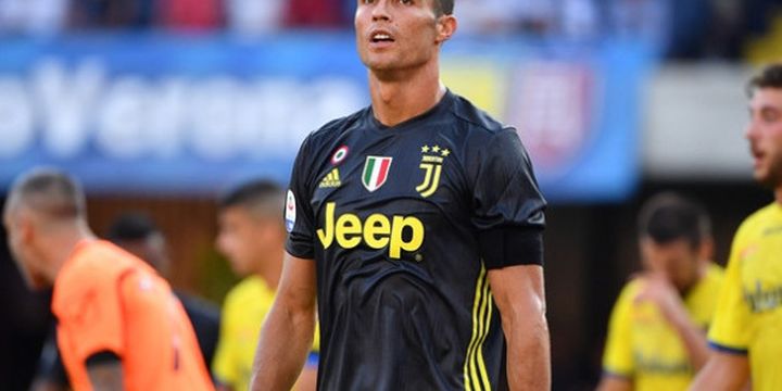 Ekspresi megabintang Juventus, Cristiano Ronaldo, dalam laga Liga Italia kontra Chievo di Stadion Marc Antonio Bentegodi, Verona pada 18 Agustus 2018.