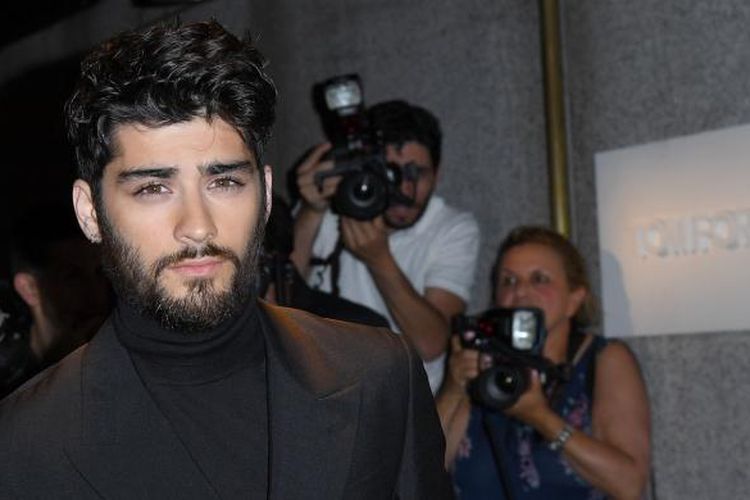 Vokalis Zayn Malik menghadiri pergelaran busana koleksi musim semi/dingin Tom Ford di New York, AS, pada 7 September 2016 waktu setempat.