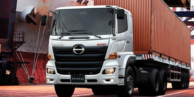 Hino jalin kerja sama peremajaan truk Angkutan Khusus Pelabuhan (Angsuspel) Organda DKI.