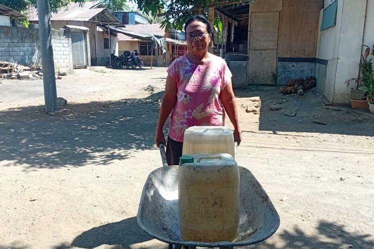 Kisah Warga Manado Cari Air Bersih: Yohana Tempuh 1 Km, Cuci Baju di Sungai