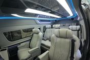 Modifikasi Interior Toyota HiAce Terbaru dari Baze