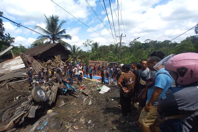 Kecelakaan di Purworejo, Rumah Warga Hancur Tertabrak Truk, Bagaimana Nasib Penghuninya?