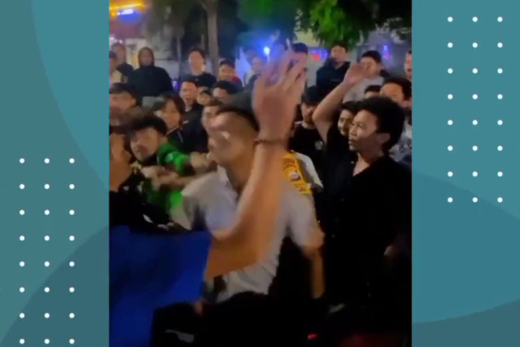Beredar video seorang pria yang diduga oknum polisi mengancam driver ojek online (ojol) di Kota Makassar menggunakan senjata tajam.