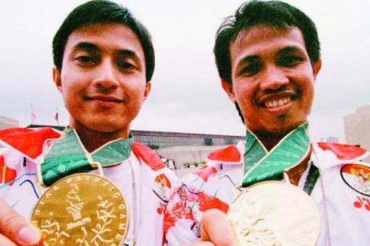 Ricky Subagja dan Rexy mainaky saat meraih medali emas Olimpiade Atlanta 1996