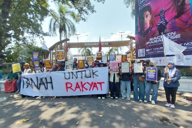 Hari Tani, Warga Terdampak Mandalika dan Bendungan Meninting Geruduk Kantor Gubernur NTB