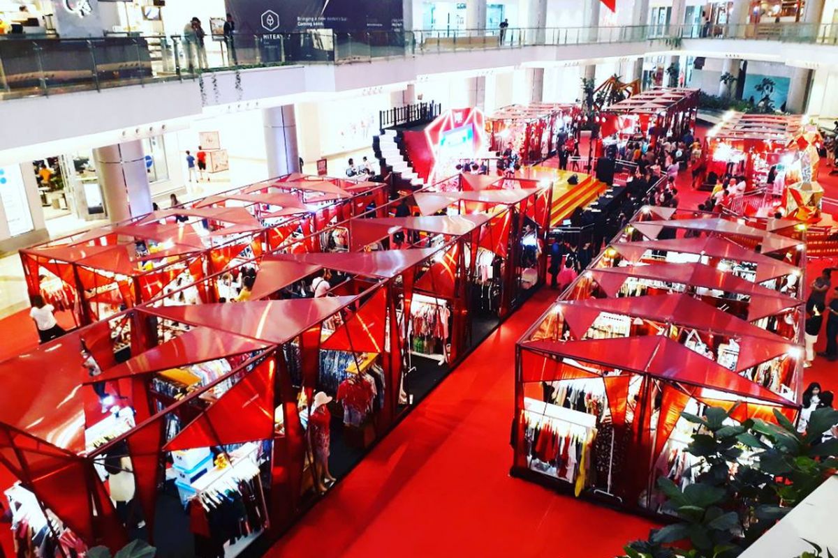 Rayakan Imlek diadakan Lunar Market Festival di PIK Avenue Mall, Jakarta.