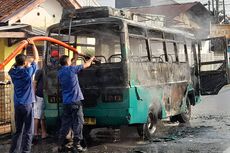 Mikrobus Tiba-tiba Terbakar di Cilacap, Damkar: Diduga Korsleting