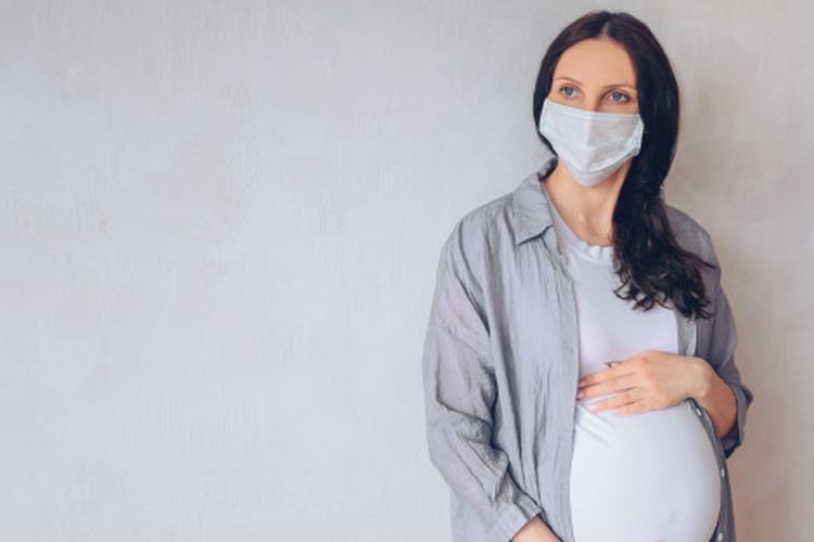 Ibu hamil pakai masker
