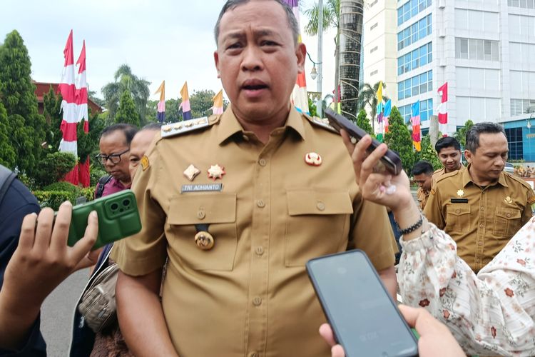 Wali Kota Bekasi Pangkas Iring-iringan Kendaraan Dinas, Kini Naik Hiace Bersama Staf