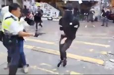 Polisi Hong Kong Terekam Tembak Demonstran dari Jarak Dekat