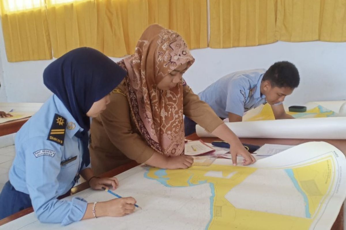 Siswa Jurusan Nautika dan Kapal Penangkap Ikan (NKPI) SMKN 9 Makassar, Sulawesi Selatan.