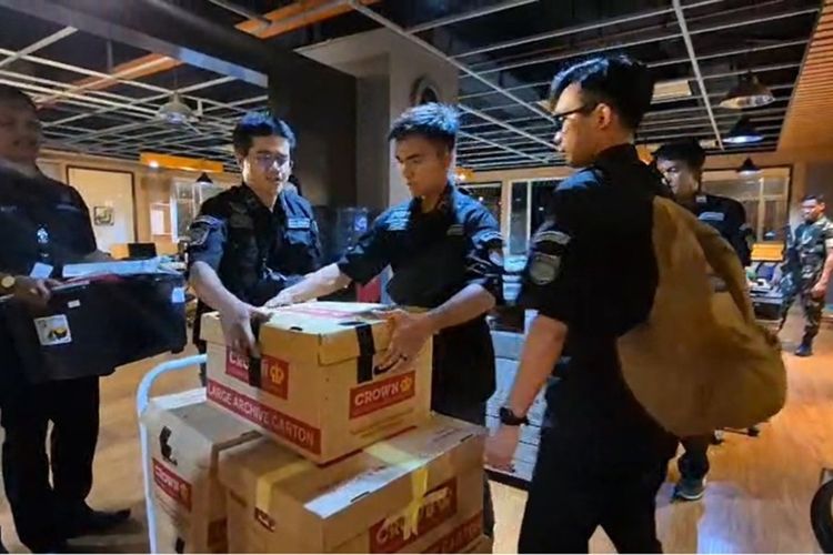 Kejari Sumedang geledah kantor PT Jasa Sarana di Kota Bandung, Jumat (29/8/2025). DOK. KEJARI SUMEDANG