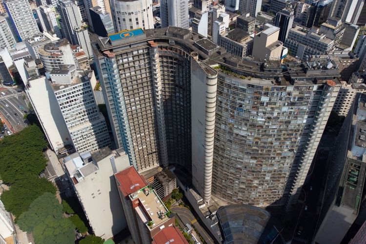 Gedung Copan di Brasil memiliki tangga spiral eksternal hingga ke lantai ke-38. 