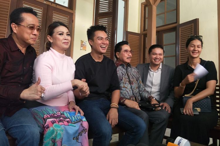 Baim Wong bersama Astrid dan tim kuasa hukum masing-masing sepakat berdamai di Pengadilan Negeri Kota Bogor, Rabu (23/10/2019).