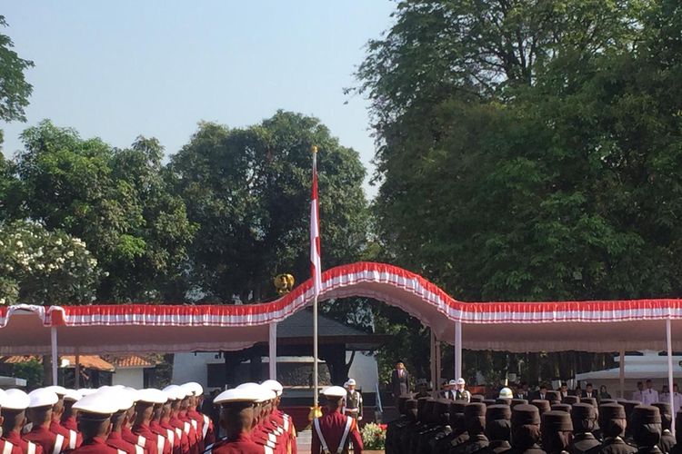 Presiden Joko Widodo, Selasa (1/10/2019) pagi, menjadi inspektur upacara memperingati Hari Kesaktian Pancasila di halaman Monumen Pancasila Sakti, Kompleks Lubang Buaya, Jakarta Timur. 