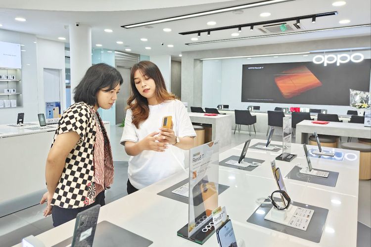 Oppo eXperience Store.