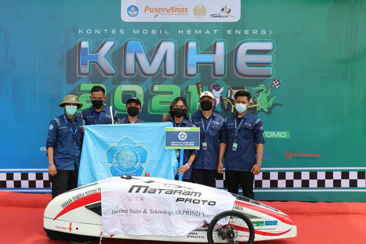 Tim Mataram Proto dari IST Akprind Yogyakarta yang ikut berlaga di Kontes Mobil Hemat Energi (KMHE) 2021.