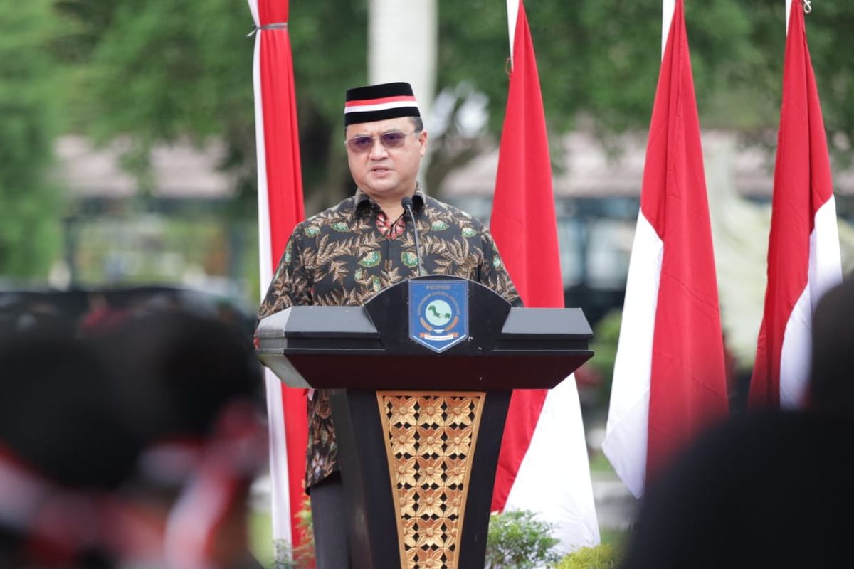 Gubernur Babel Erzaldi Rosman Babel dalam apel kebangsaan dan deklarasi menjaga kebhinekaan serta keutuhan NKRI di Halaman Kantor Gubernur Kepulauan Babel, Jumat (27/11/2020).
